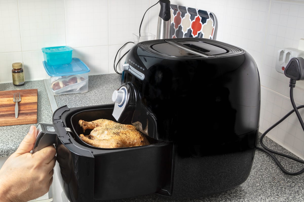 Roasted chicken in the hot air fryer / oven